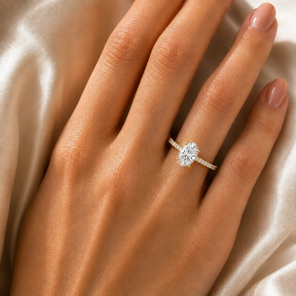 Luminous Promise Ring with Round Elegance