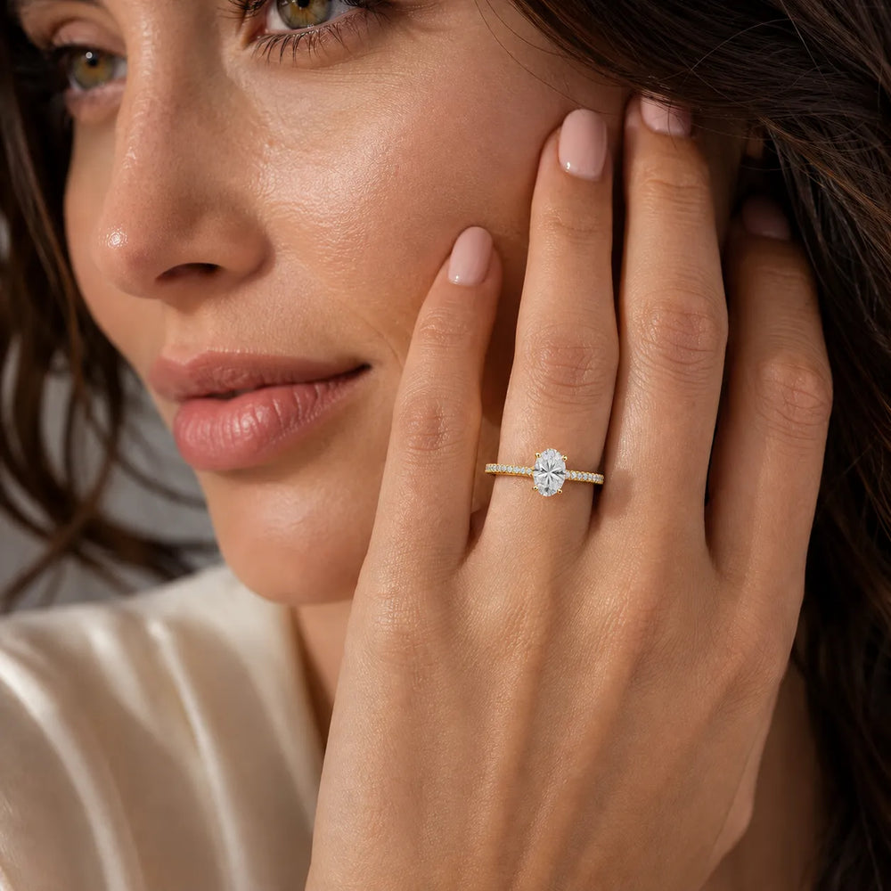 Luminous Promise Ring with Round Elegance