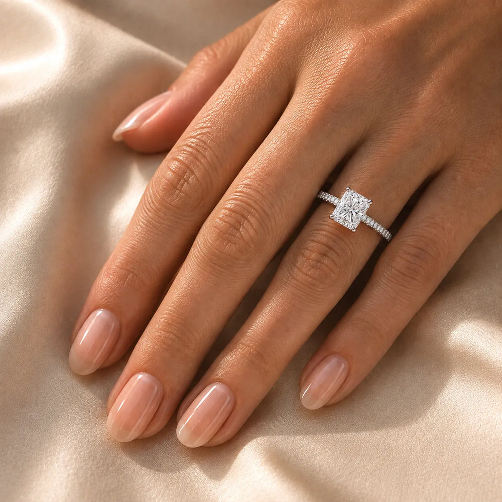 Luminous Promise Ring with Round Elegance