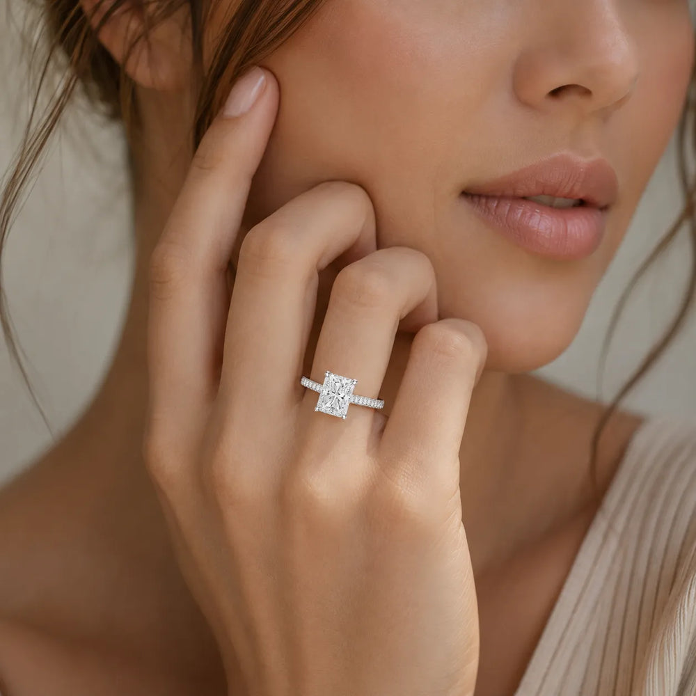 Luminous Promise Ring with Round Elegance