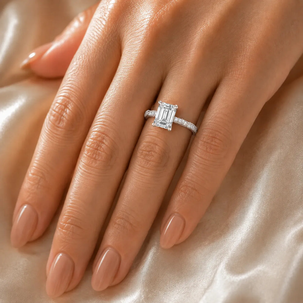 Classic Engagement Ring with Modern Luxury and Refined Beauty