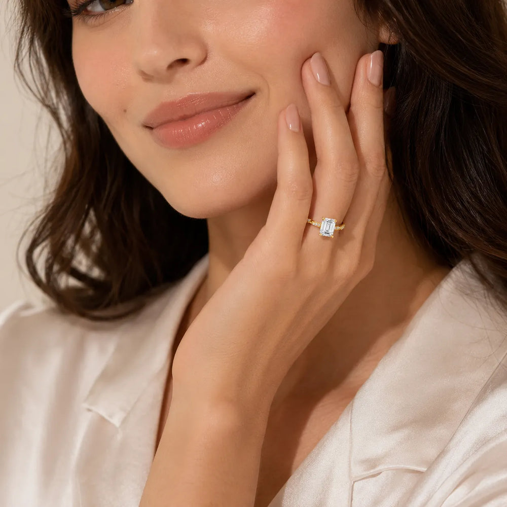 Classic Engagement Ring with Modern Luxury and Refined Beauty