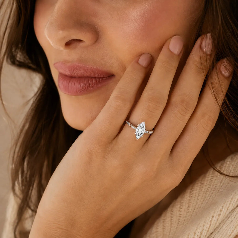 Classic Engagement Ring with Modern Luxury and Refined Beauty