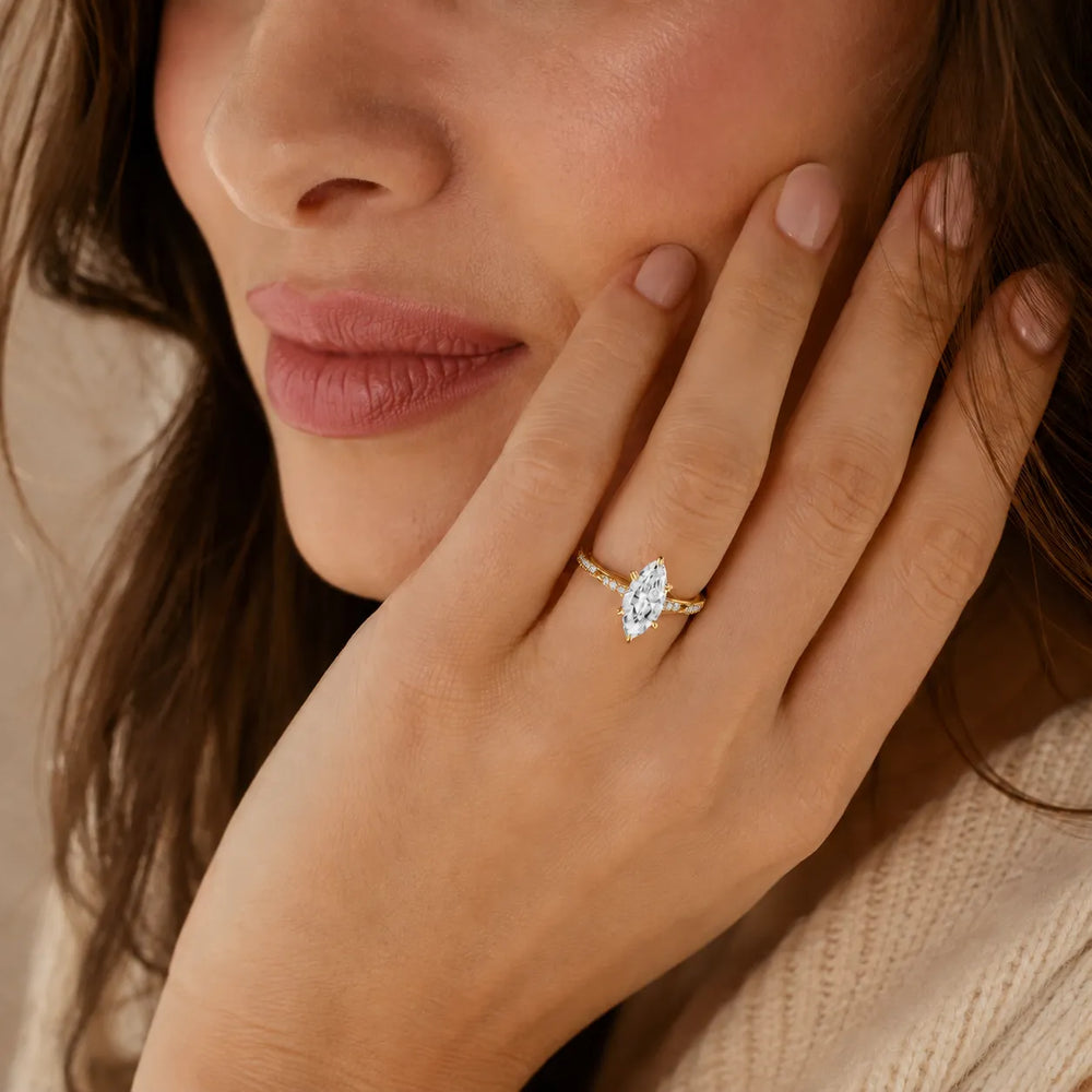 Classic Engagement Ring with Modern Luxury and Refined Beauty