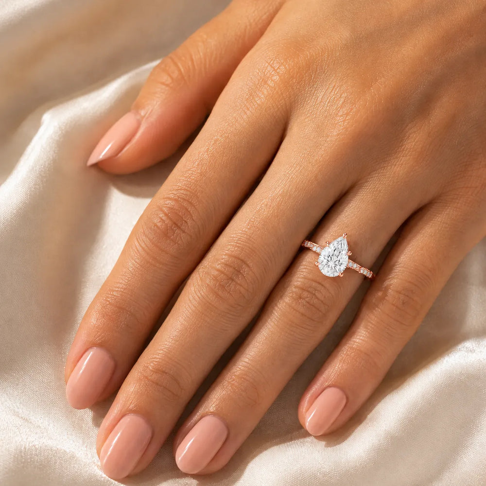 Classic Engagement Ring with Modern Luxury and Refined Beauty