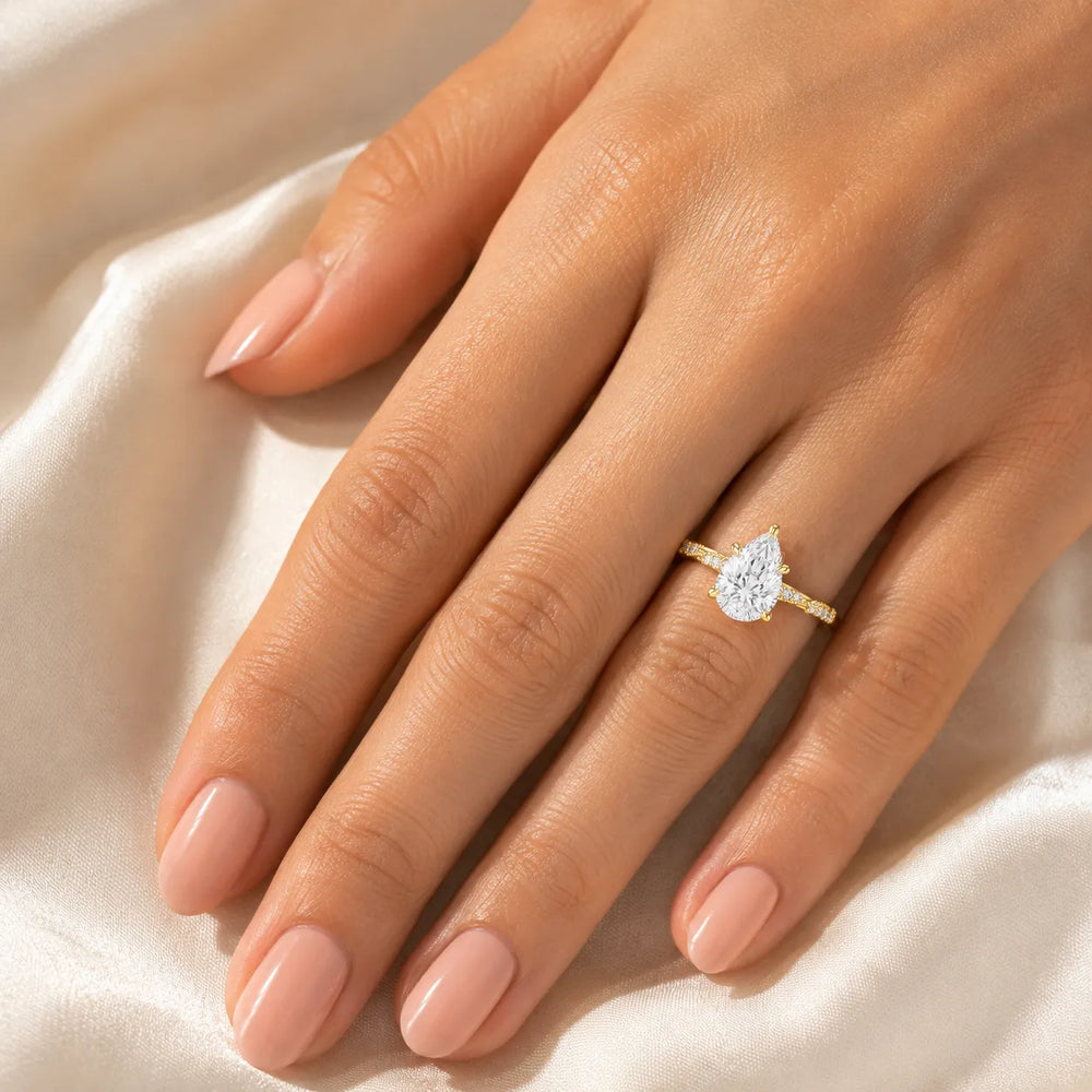 Classic Engagement Ring with Modern Luxury and Refined Beauty
