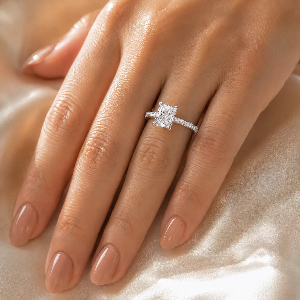 Classic Engagement Ring with Modern Luxury and Refined Beauty