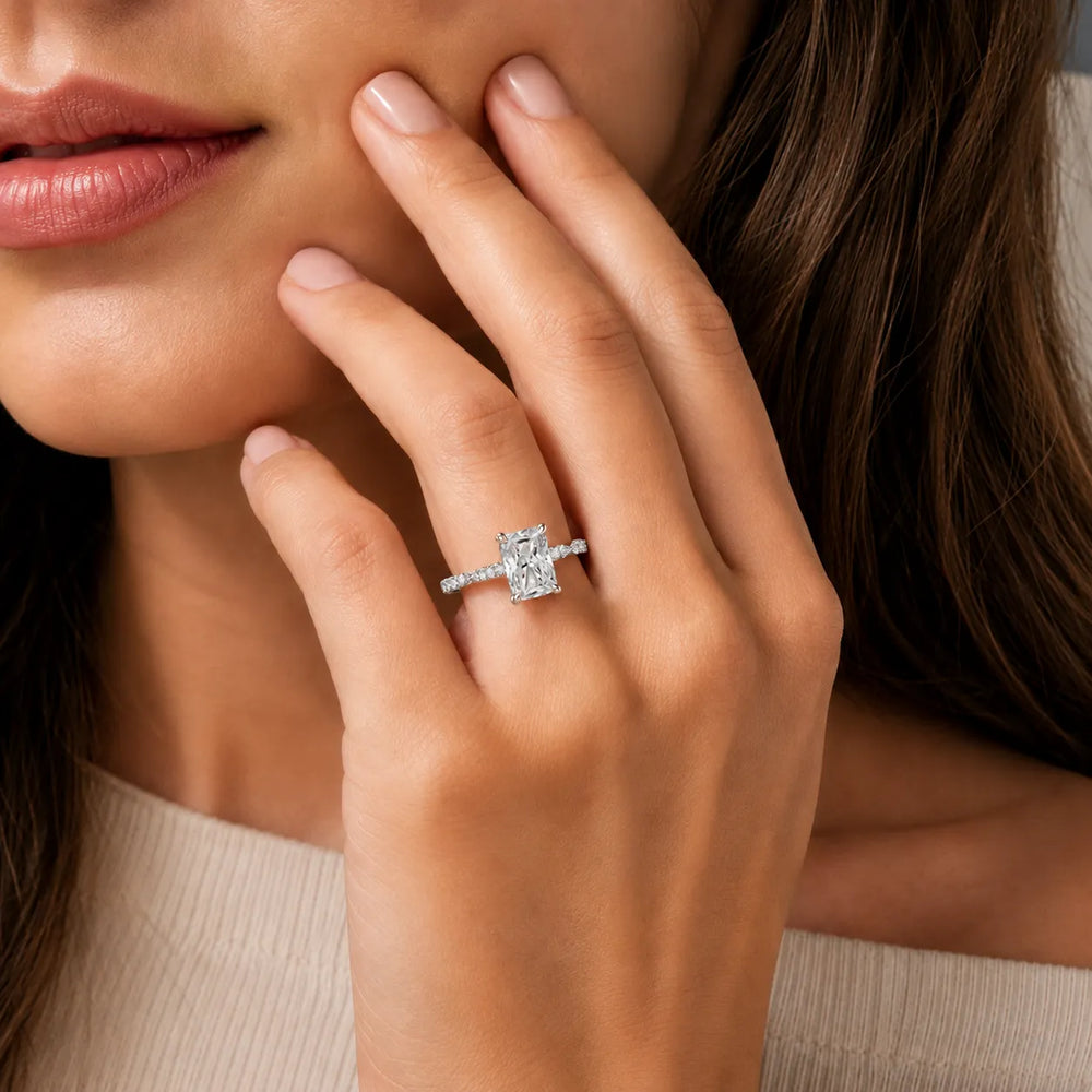 Classic Engagement Ring with Modern Luxury and Refined Beauty