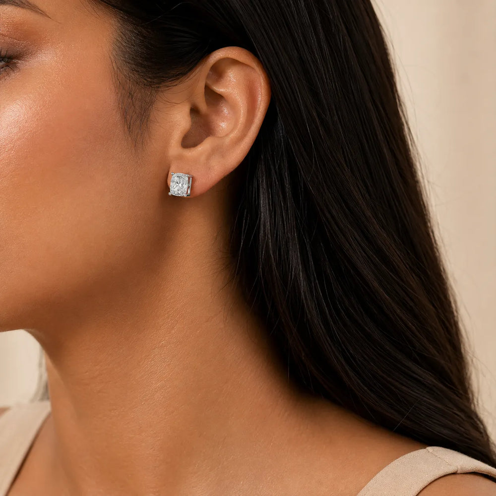 The Classic Brilliance Studs earring