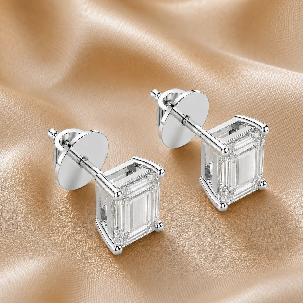 The Classic Brilliance Studs earring