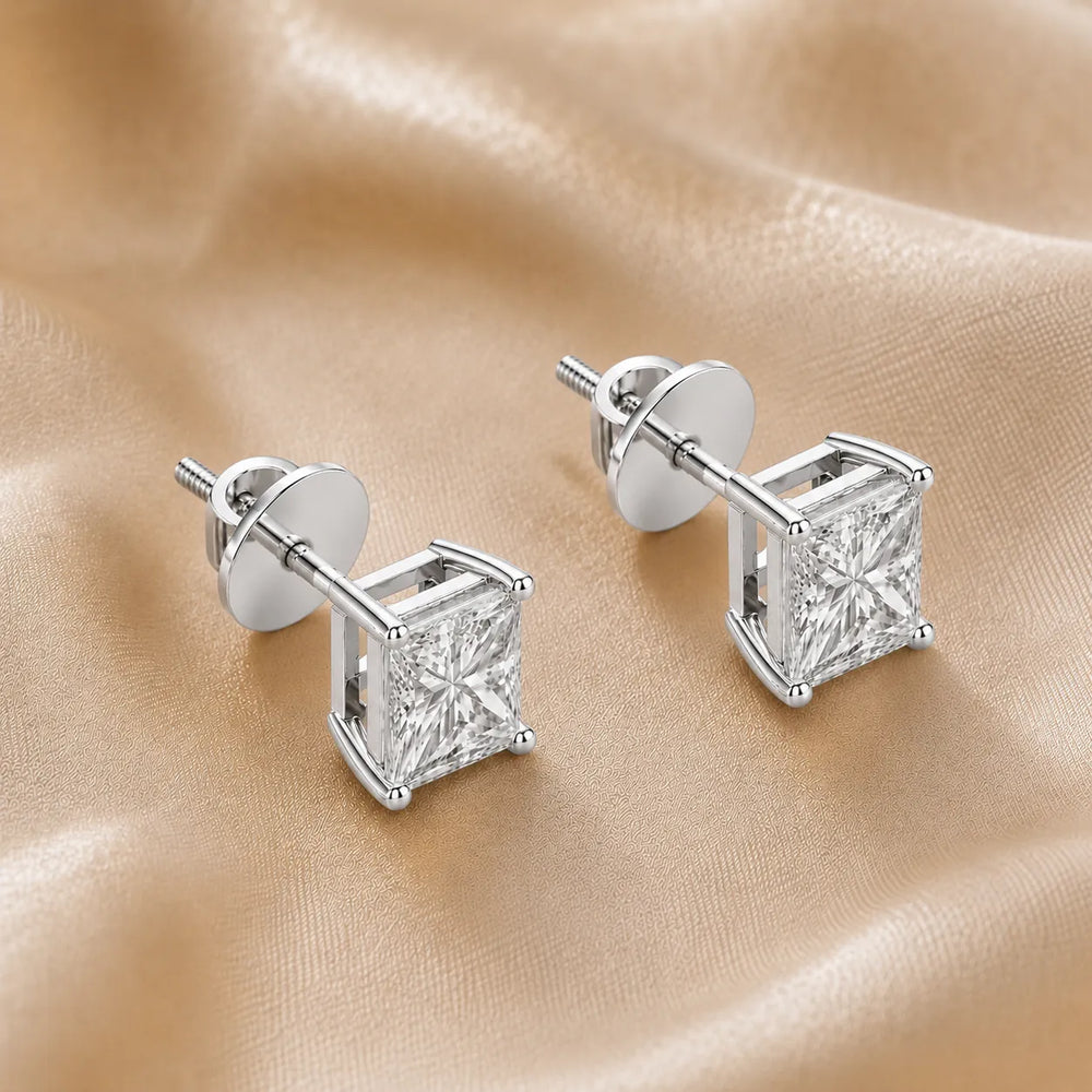 The Classic Brilliance Studs earring