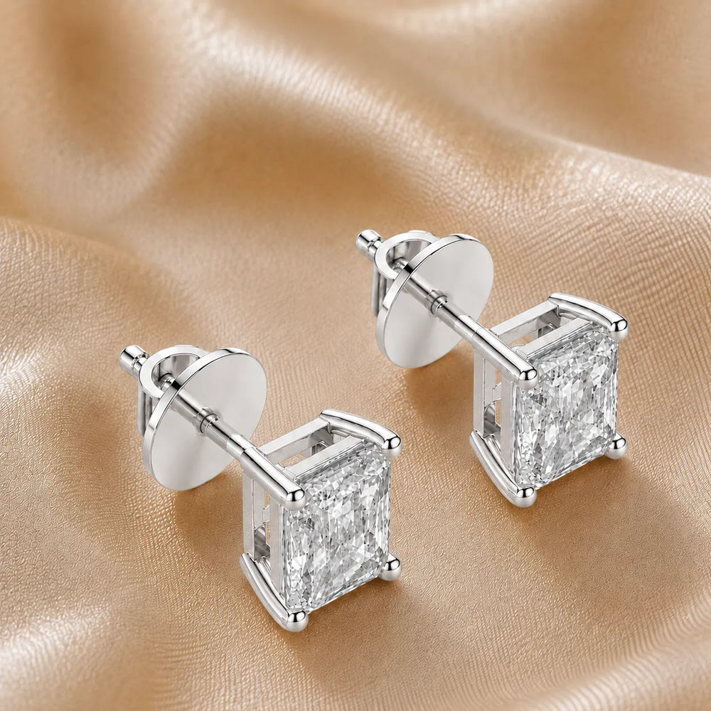 The Classic Brilliance Studs earring