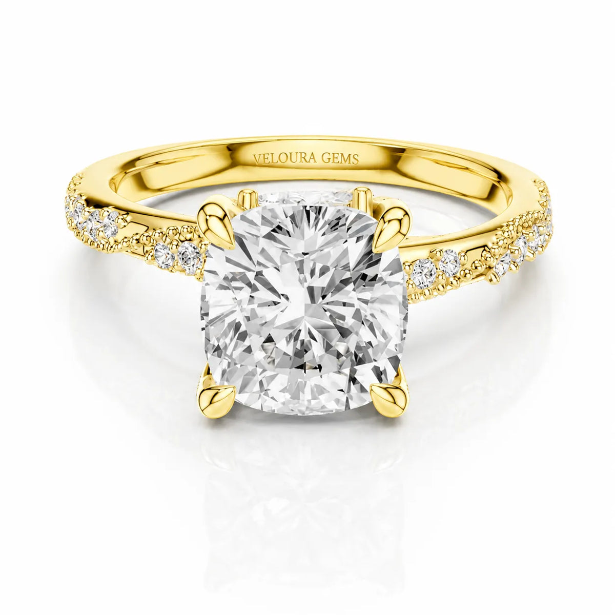 Classic Engagement Ring with Modern Luxury and Refined Beauty