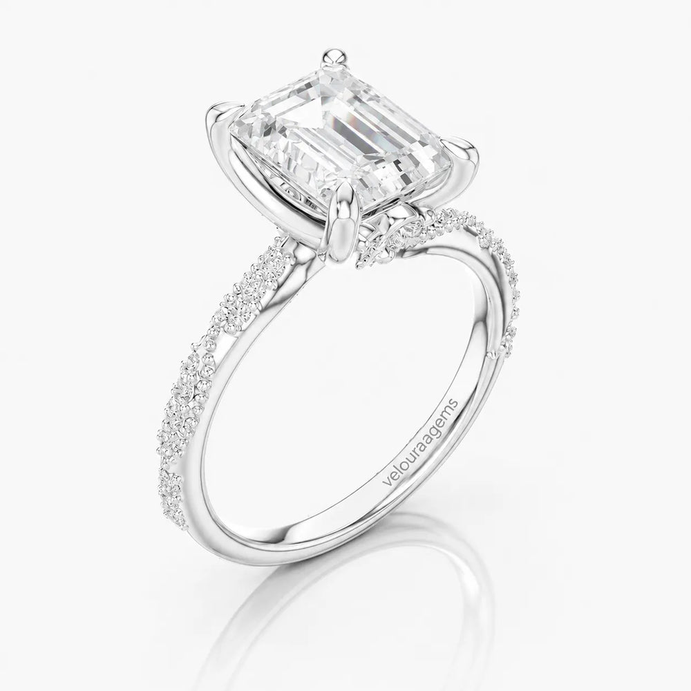Classic Engagement Ring with Modern Luxury and Refined Beauty