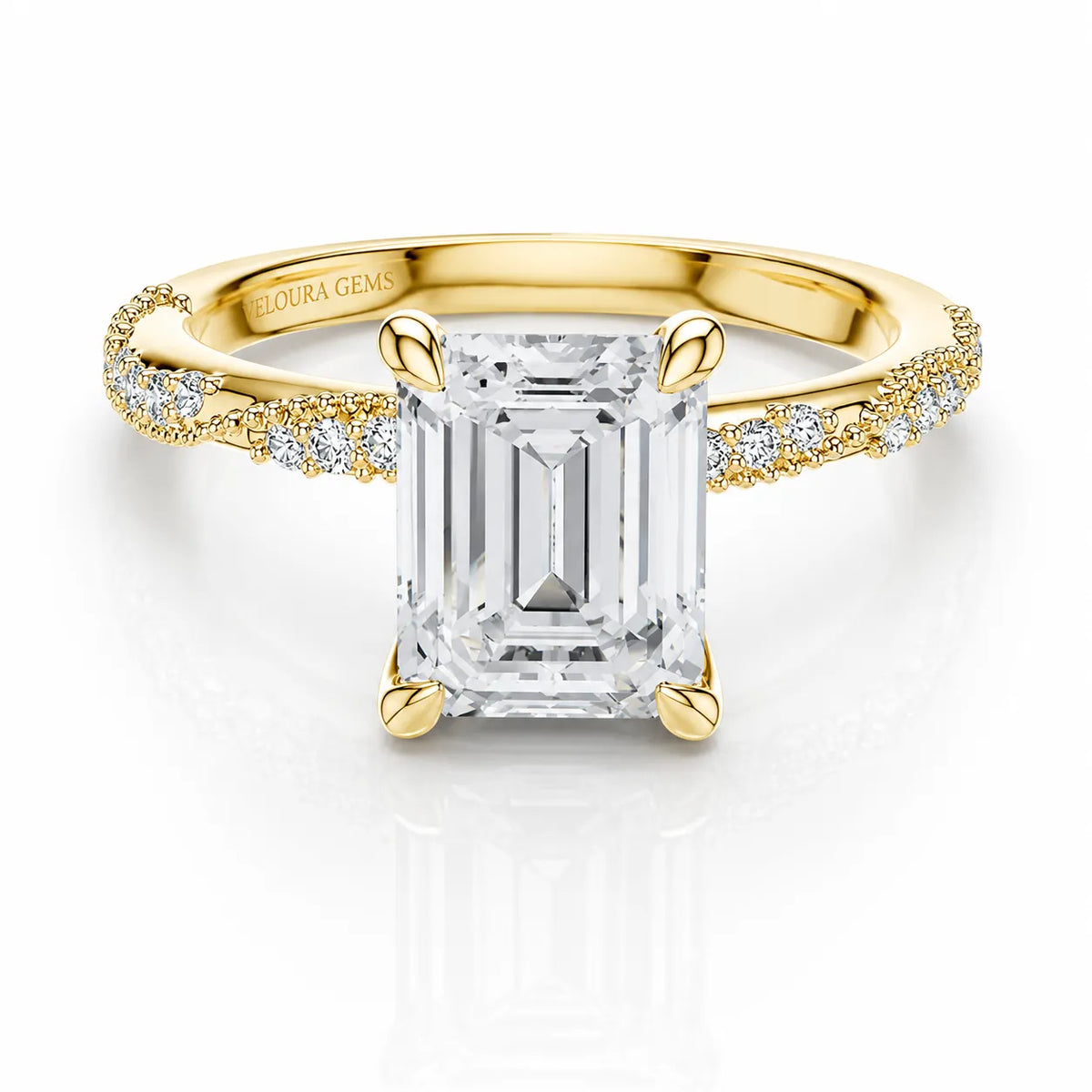 Classic Engagement Ring with Modern Luxury and Refined Beauty