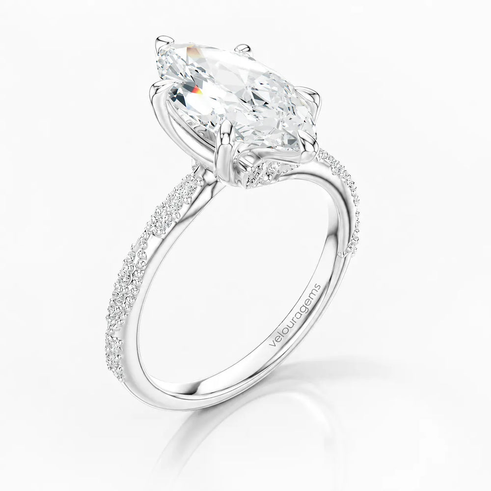 Classic Engagement Ring with Modern Luxury and Refined Beauty