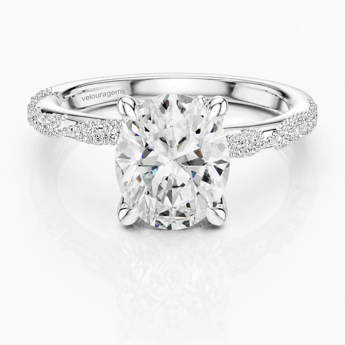 Classic Engagement Ring with Modern Luxury and Refined Beauty