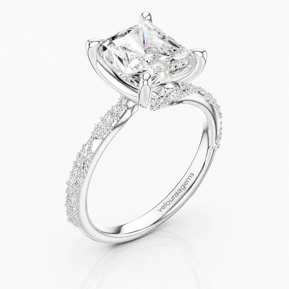 Classic Engagement Ring with Modern Luxury and Refined Beauty