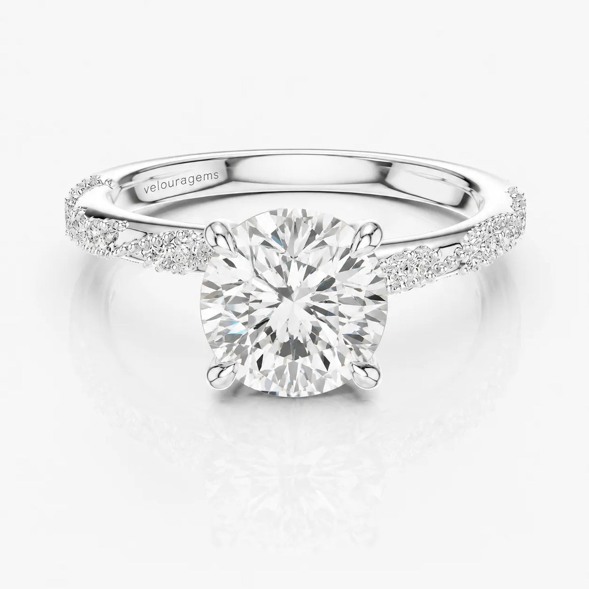 Classic Engagement Ring with Modern Luxury and Refined Beauty