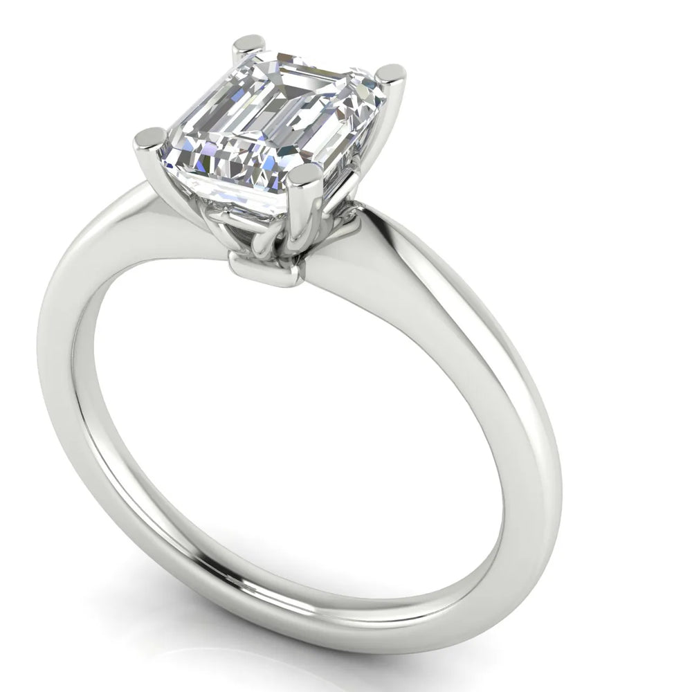 Elegant Solitaire Ring with Timeless Appeal