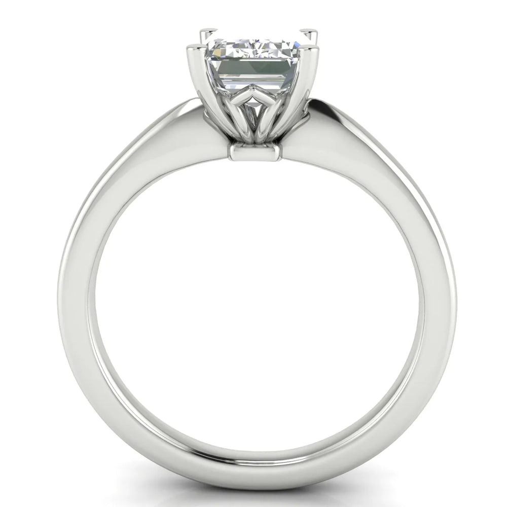 Elegant Solitaire Ring with Timeless Appeal