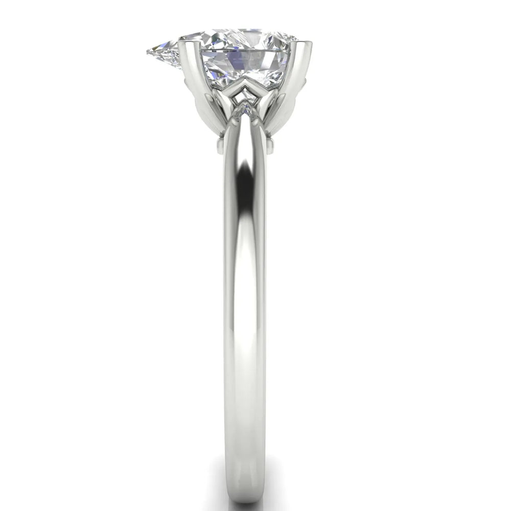 Elegant Solitaire Ring with Timeless Appeal