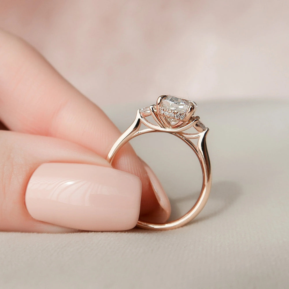 Oval Cut Labgrown Engagement Ring