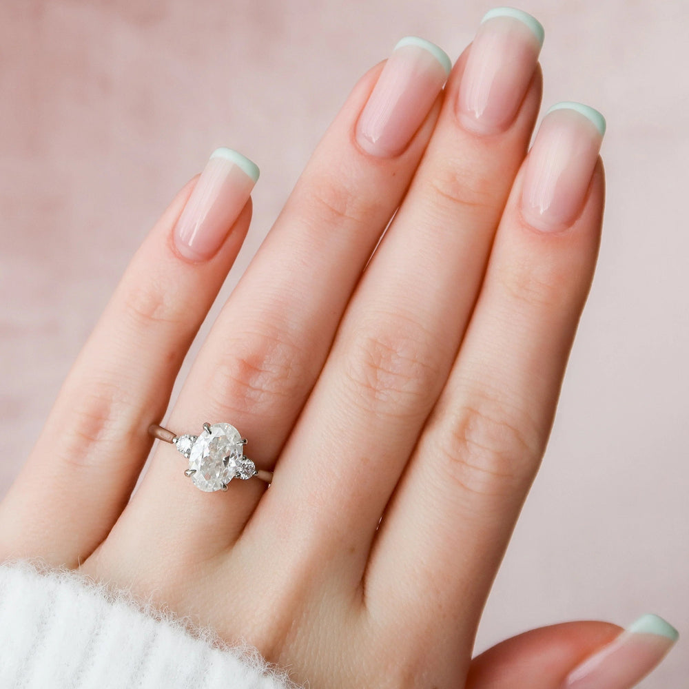 Oval Cut Labgrown Engagement Ring