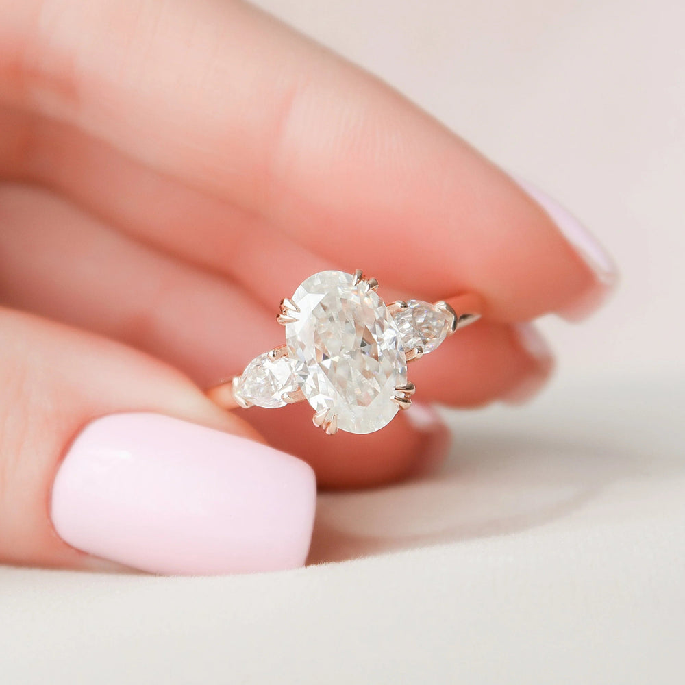 Oval Cut Labgrown Engagement Ring