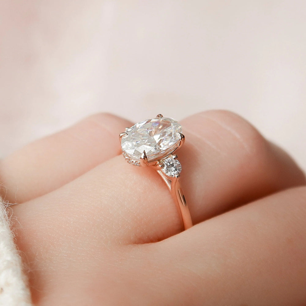 Oval Cut Labgrown Engagement Ring