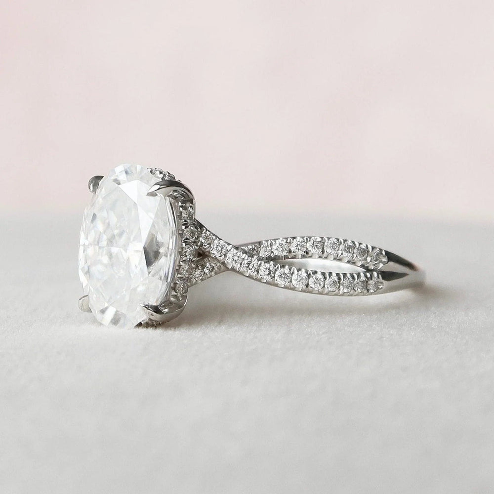 Oval Cut Labgrown Engagement Ring
