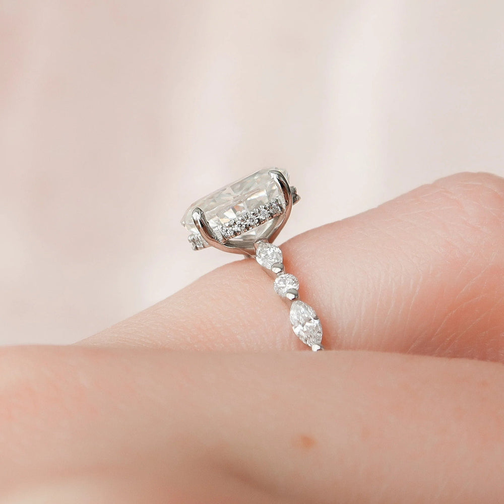 Oval Cut Labgrown Engagement Ring