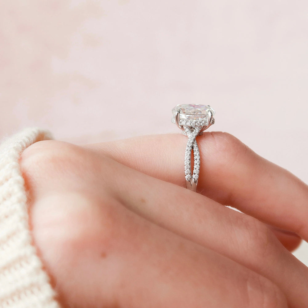 Oval Cut Labgrown Engagement Ring