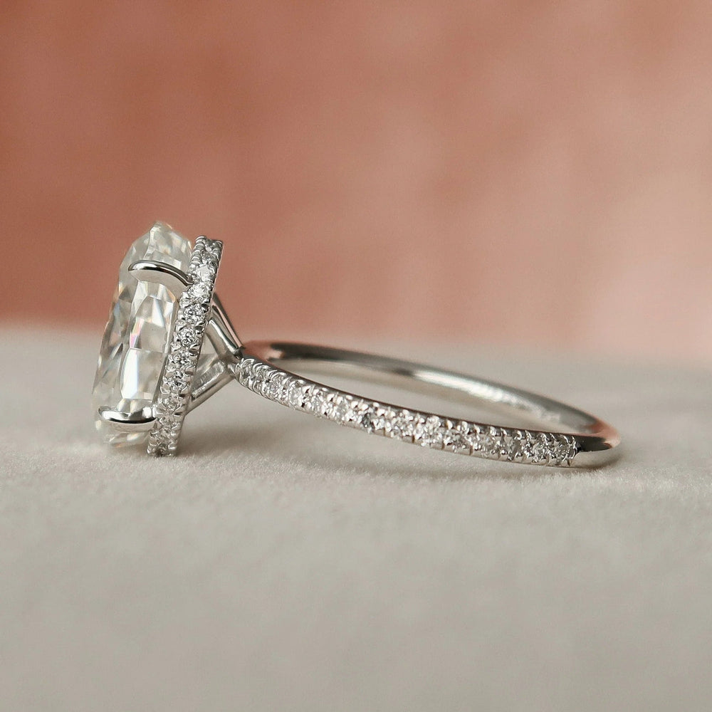Oval Cut Labgrown Engagement Ring