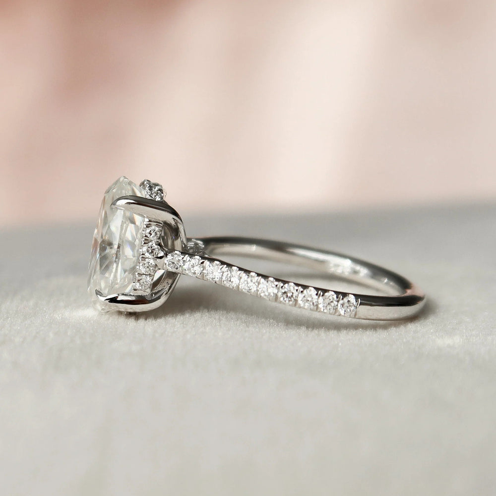 Oval Cut Labgrown Engagement Ring