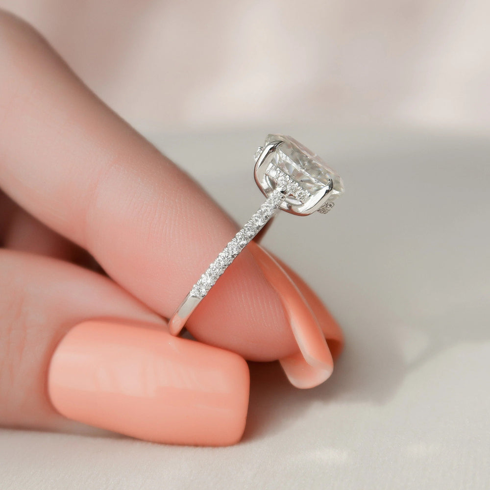 Oval Cut Labgrown Engagement Ring