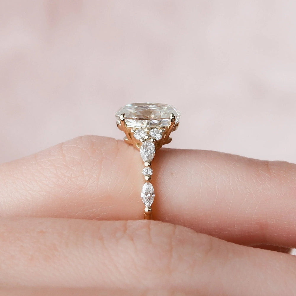 Oval Cut Labgrown Engagement Ring