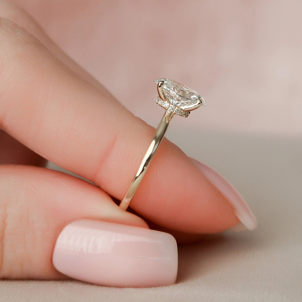 Oval Cut Labgrown Engagement Ring