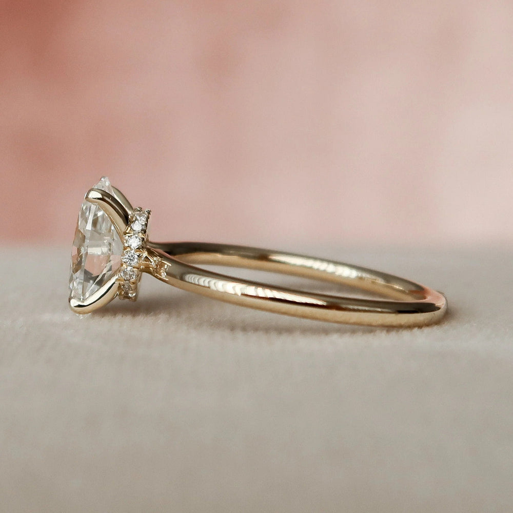 Oval Cut Labgrown Engagement Ring