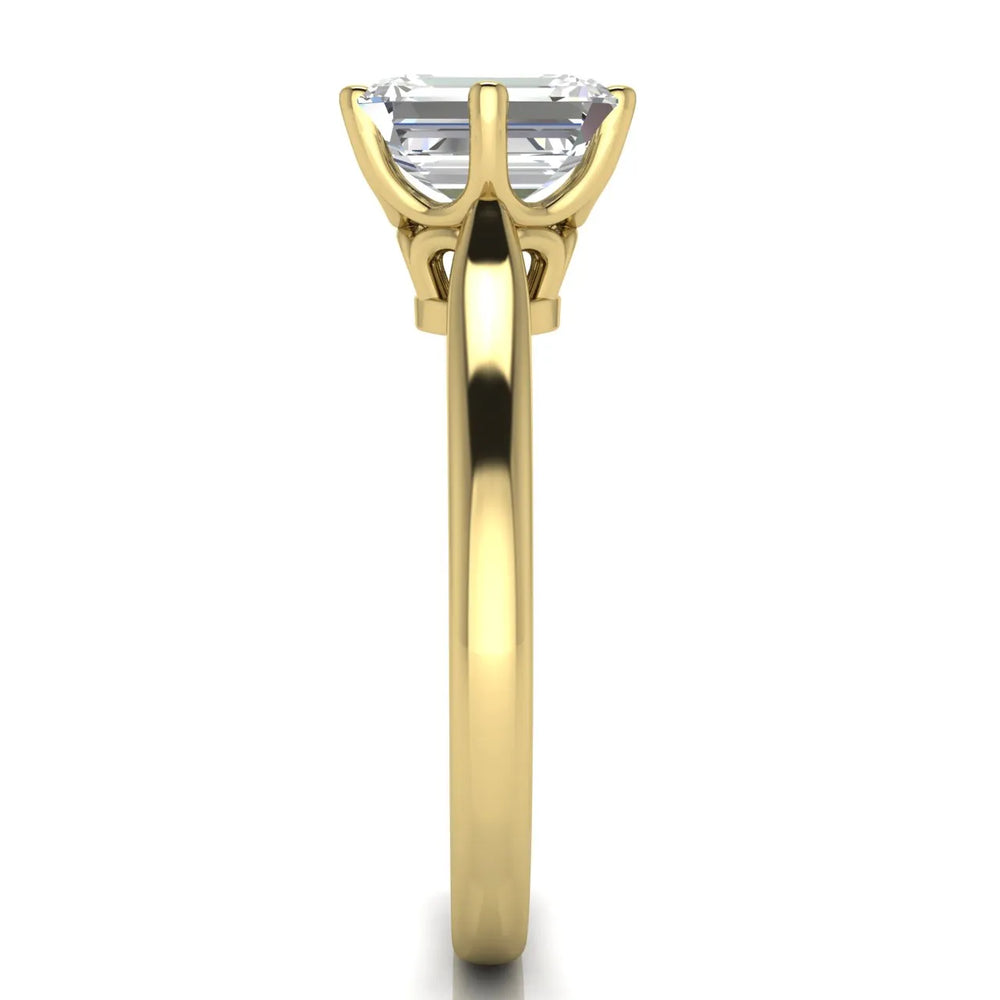 Romantic Solitaire Ring with Timeless Design