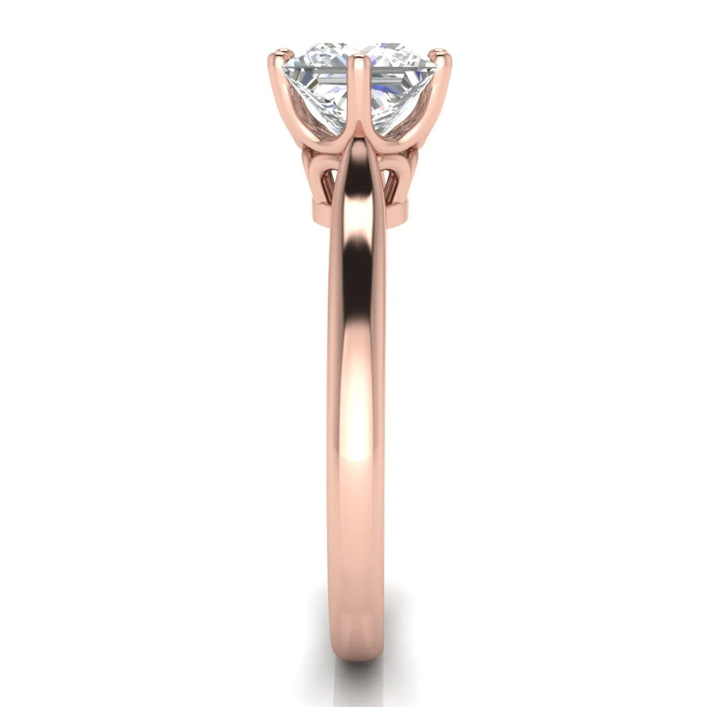 Romantic Solitaire Ring with Timeless Design
