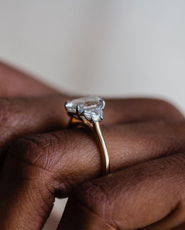 Oval Cut Labgrown Engagement Ring