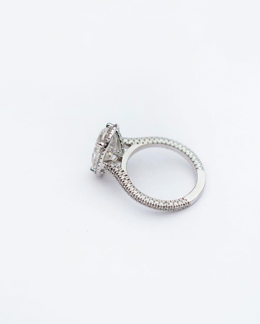Oval Cut Labgrown Engagement Ring
