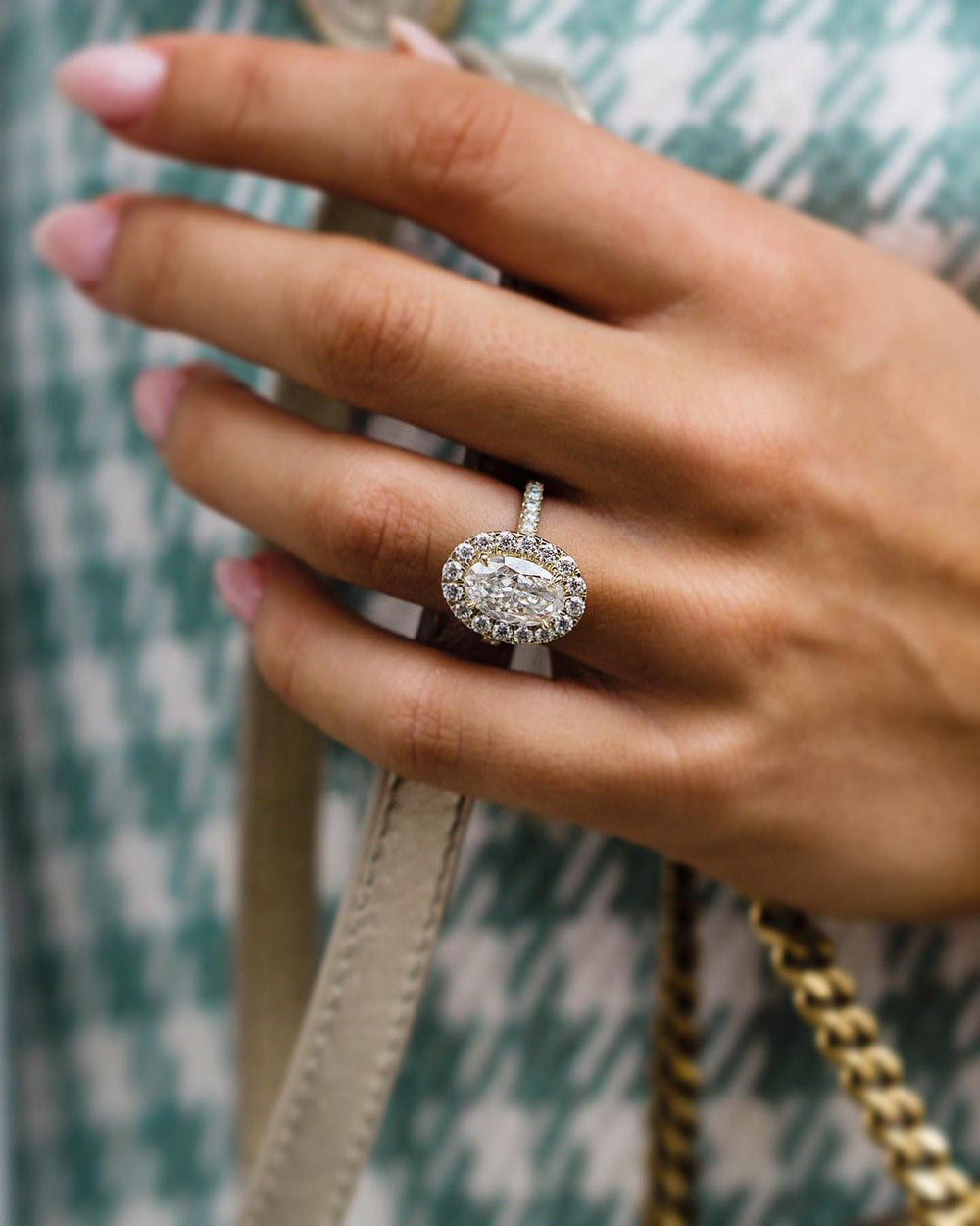 Oval Cut Labgrown Engagement Ring