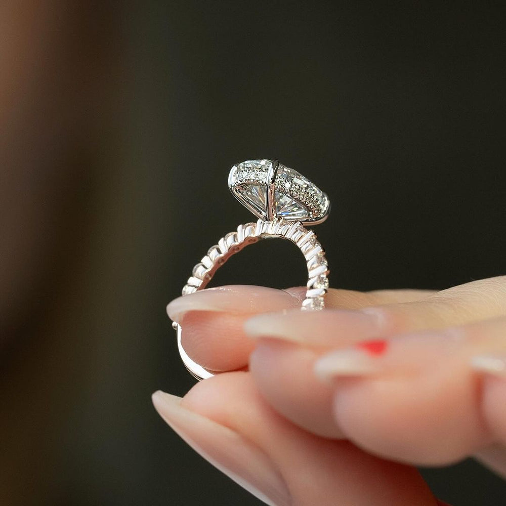 Oval Cut Labgrown Engagement Ring