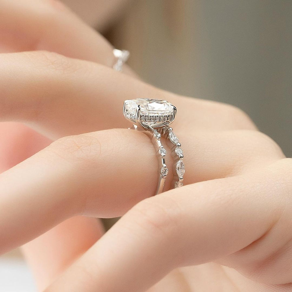 Oval Cut Labgrown Engagement Ring