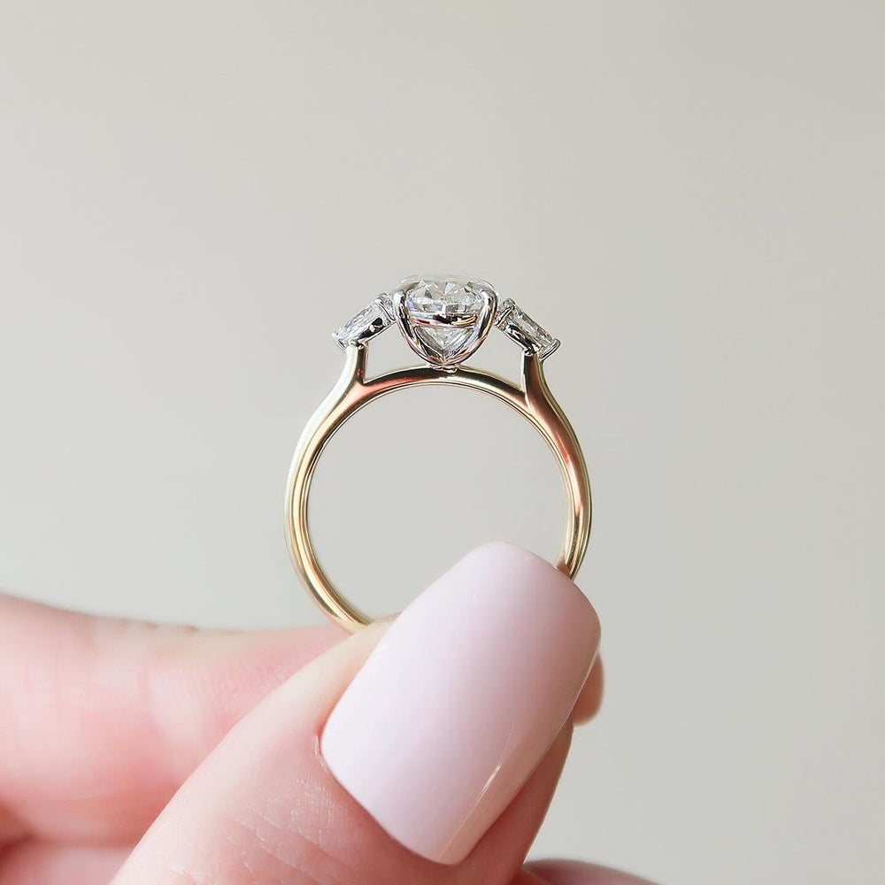 Oval Cut Labgrown Engagement Ring