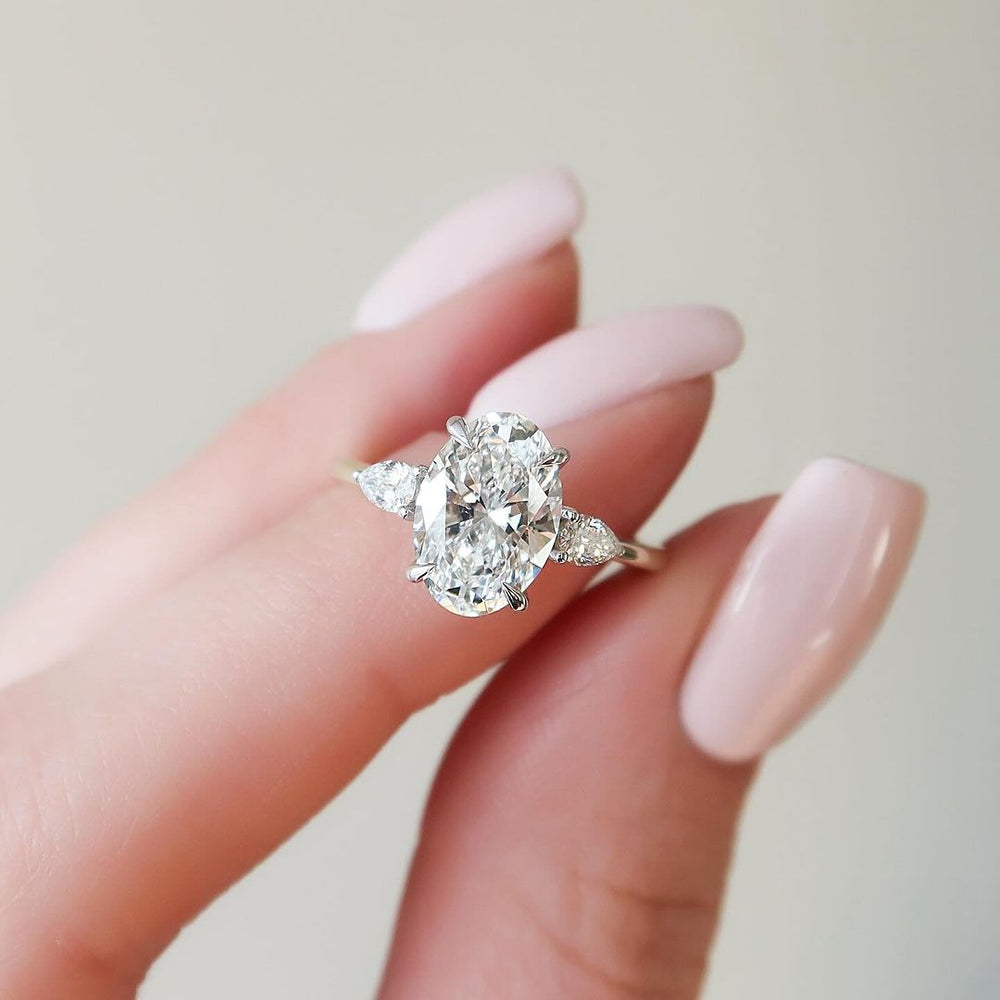 Oval Cut Labgrown Engagement Ring