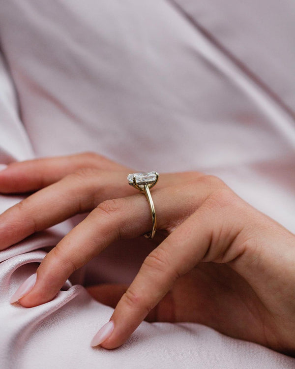 Oval Cut Labgrown Engagement Ring