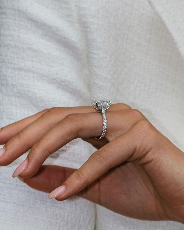 Oval Cut Labgrown Engagement Ring